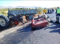 Otomobil İle Çarpışan Traktör İkiye Bölündü Açıklaması 2 Ölü, 5 Yaralı