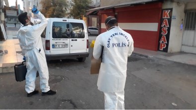 Yarı Çıplak Halde Park Halindeki Aracın Üstüne Düştü