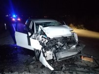 TIR'a Arkadan Çarpan Otomobil Hurdaya Döndü Açıklaması 1 Yaralı