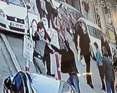 İstanbul'da Sokak Ortasında Bıçaklı Dehşet