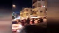 Kudüs'te Yüzlerce Kişi Fransa'yı Protesto Etti