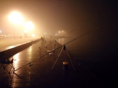 Trafiğe çıkacaklar dikkat! İstanbul'da yoğun sis Göz gözü görmüyor