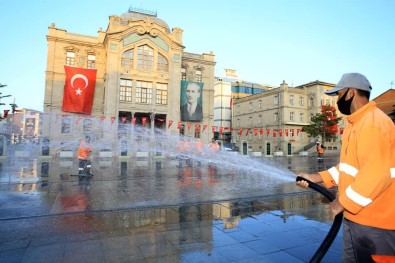 Aksaray'da Cadde Ve Sokaklar Yıkanıyor