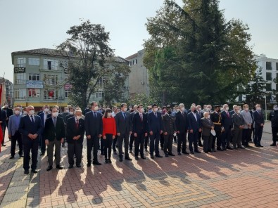 Çaycuma'da Cumhuriyet Bayramı Öncesi Çelenk Sunuldu