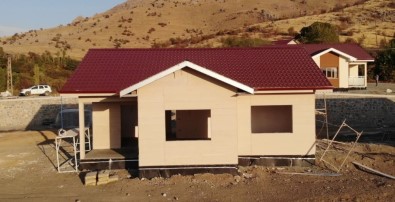 Depreme Karşı Yapılan Çelik Evler Yükseliyor