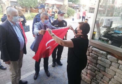 Erdek'te Her Yerde Türk Bayrağı Dalgalanacak
