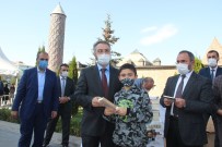 Erzurum İl Müftülüğü Maske Kuralına Uyan Çocuklara Hediyeler Dağıttı Haberi