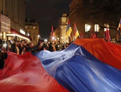 İslam düşmanlığının körüklendiği Fransa'da Türklere saldırı!