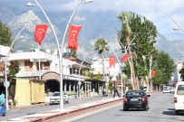 Kemer Türk Bayraklarıyla Süslendi