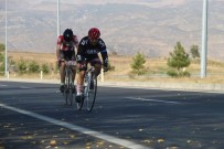 Bingöl'de 'Bisikletler Cumhuriyet Yolunda' Yarışması Düzenlendi Haberi