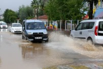 Fethiye'de Etkili Olan Yağış Vatandaşlara Zor Anlar Yaşattı