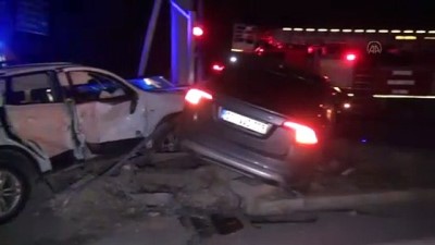 Burdur'da İki Otomobil Çarpıştı Açıklaması 5 Yaralı
