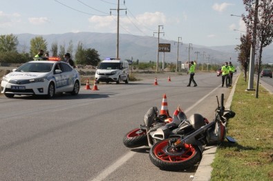 Erzincan'da Motosiklet Yayaya Çarptı Açıklaması 2 Yaralı