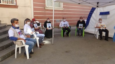 HDP Önündeki Ailelerin Evlat Nöbeti 395'İnci Gününde