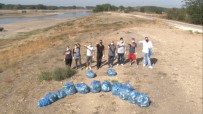Meriç Nehri Kenarında Topladıkları Çöplerle 'Üzüntü' Emojisi Yazdılar Haberi