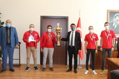 Ömer Ve Faruk Öztürk Ve Arkadaşları Tufanbeyli'nin Gururu Oldu