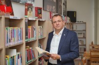 Ayvalık'ta 7 Bin 500 Kitaplı Bilgi Hazinesi