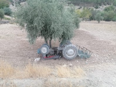 Kilis'te Traktör Devrildi Açıklaması 1 Yaralı