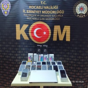 Kocaeli'de 26 Adet Gümrük Kaçağı Cep Telefonu Ele Geçirildi