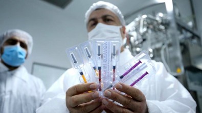 Türkiye'nin koronavirüs aşısında yol haritası belli oldu! İlk hedef 2.5 milyon kişi! Peki kimlere önce yapılacak?