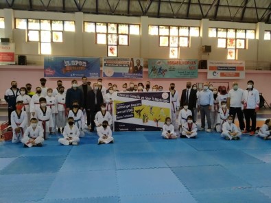 Taekwondocular Tutar İçin Tatamiye Çıktı