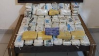 Başkale'de Su Kolilerinin Altına Gizlenmiş 27 Kilo 794 Gram Eroin Ele Geçirildi