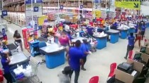Brezilya'da Süpermarket Rafları Domino Taşı Gibi Devrildi Açıklaması 1 Ölü, 8 Yaralı