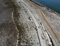 Büyükçekmece Gölü'nün suyu çekildi... 1500 yıllık baraj hattı ortaya çıktı
