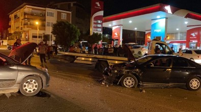 Hatay'da İki Otomobil Birbirine Girdi Açıklaması 2 Yaralı