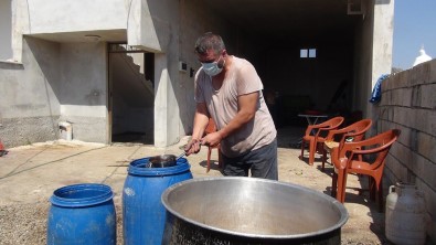 İslahiye'nin Lezzetli Üzümleri Bin Bir Zahmetle Pekmeze Dönüşüyor