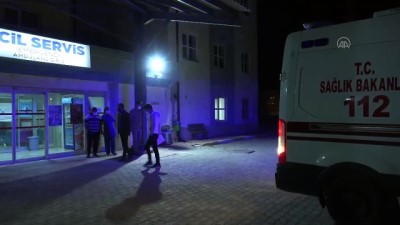 Sivas'ta Otomobil İle Kamyonet Çarpıştı Açıklaması 3 Yaralı
