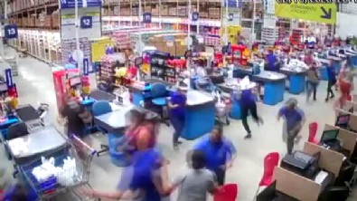 Süpermarket rafları domino taşı gibi devrildi: 1 ölü, 8 yaralı