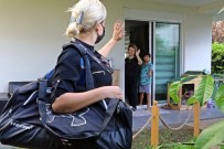 Yoğun Bakımdaki Hastaları İçin Her Mesaiye Elinde Bavulla Yolcu Gibi Gidiyor