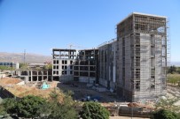 Bingöl'de Engelsiz Yaşam Merkezi Bitti, Yeni Belediye Binasının Yüzde 50'Si Tamamlandı