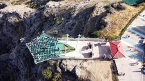 İki Dağcı Ulubey Kanyonu'ndaki Cam Terastan İple İniş Yaptı