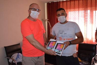 Maden İşçileri Köy Okulu Çocuklarına Tablet Bağışladı