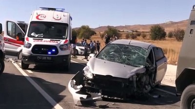 Tunceli'de İki Otomobil Çarpıştı Açıklaması 4 Yaralı