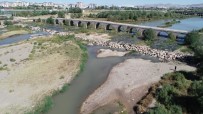 Türkiye'nin En Uzun Nehrinde Su Seviyesi Düştü Haberi