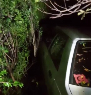 El Frenini Çekmeyi Unuttuğu Otomobil 150 Metreden Uçtu