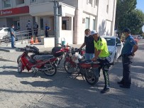 Karaisalı'da Uygunsuz Motosikletler Toplanıyor