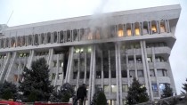 Kırgızistan Cumhurbaşkanlığı Binasında Çıkan Yangın Kontrol Altına Alındı