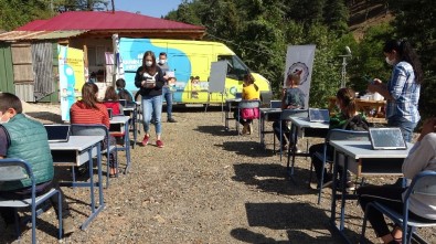 EBA Mobil Destek Aracı Köy Yollarında