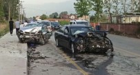 Sakarya'da İki Araç Kafa Kafaya Çarpıştı Açıklaması 3 Yaralı Haberi