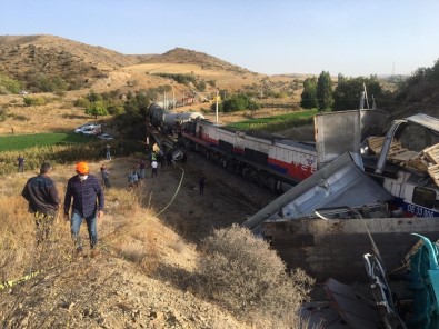 Yozgat'ta Yük Trenleri Çapıştı Açıklaması 2 Yaralı