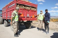 Jandarma Traktör Sürücülerine Reflektör Dağıttı Haberi