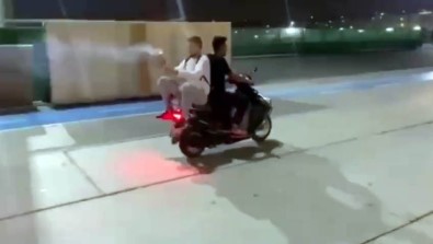 (Özel) İstanbul'da Havai Fişekli Motosikletli Magandalar Kamerada