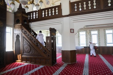 Sincan'ın Dört Bir Köşesinde Dezenfekte Çalışmaları Devam Ediyor