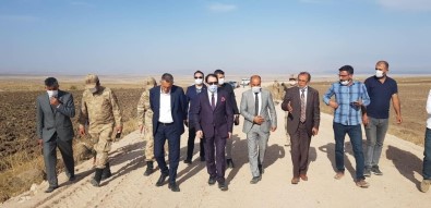 Digor'da Köy Yollarının Yapımı Devam Ediyor