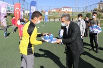 Edremit Belediyesi'nden Öğrencilere Spor Malzemesi