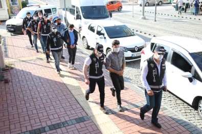 Kocaeli'de FETÖ Operasyonunda Yakalanan 5 Kişi Adliyeye Sevk Edildi